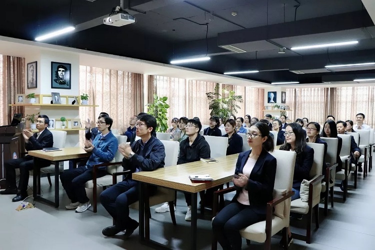 习近平对新时代中国青年提出六点要求,龙8国际注册集中学习